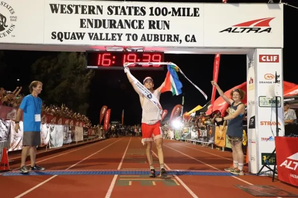 Легендарный стомильник Western States 100. Фаворит Jim Walmsley сходит с дистанции, Ryan Sandes празднует победу