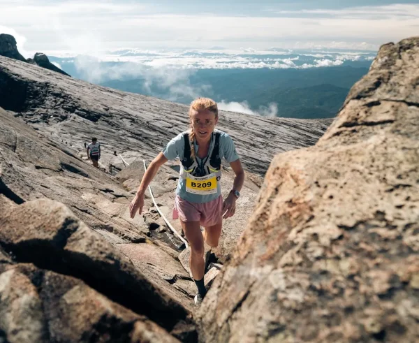 Анастасия Рубцова побеждает на Mount Kinabalu International Climbathon, очередном этапе мировой серии скайраннинга