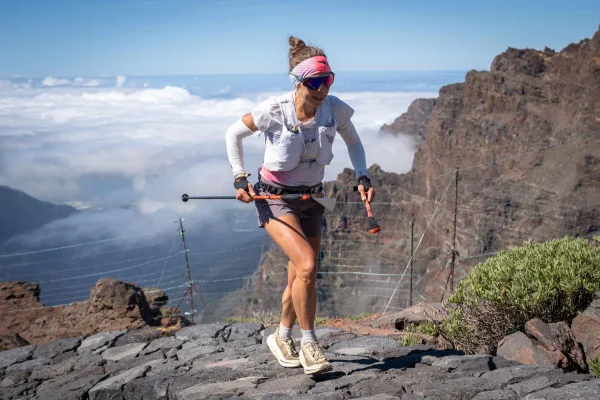 Итоги ультрамарафона Transvulcania 2026: Дэвид Синклер и Бландин Л’Ирондель побили многолетние рекорды трассы