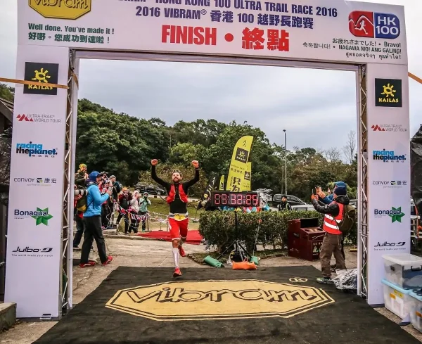Francois D'haene победитель  Hong Kong 100 Ultra Marathon