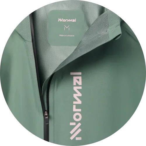 Куртка для бега женская NNormal Trail Rain Jacket непромокаемая — фото 4